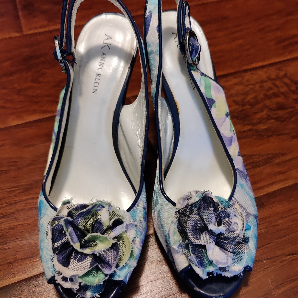 Anne Klein blue flower heels